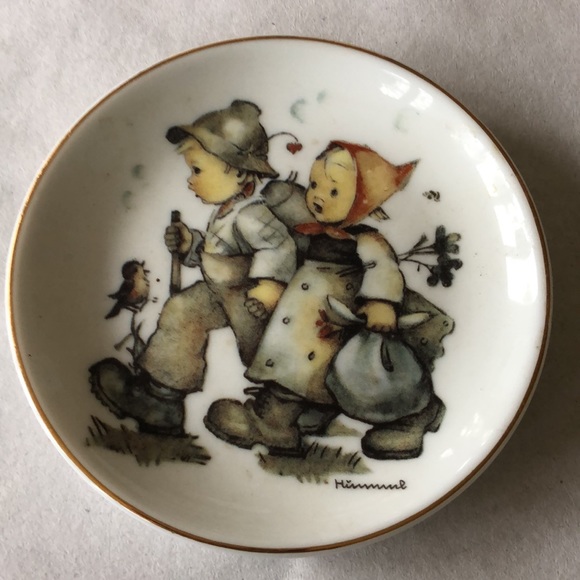 3 mini  MJ Hummel collectible plates - Picture 6 of 7